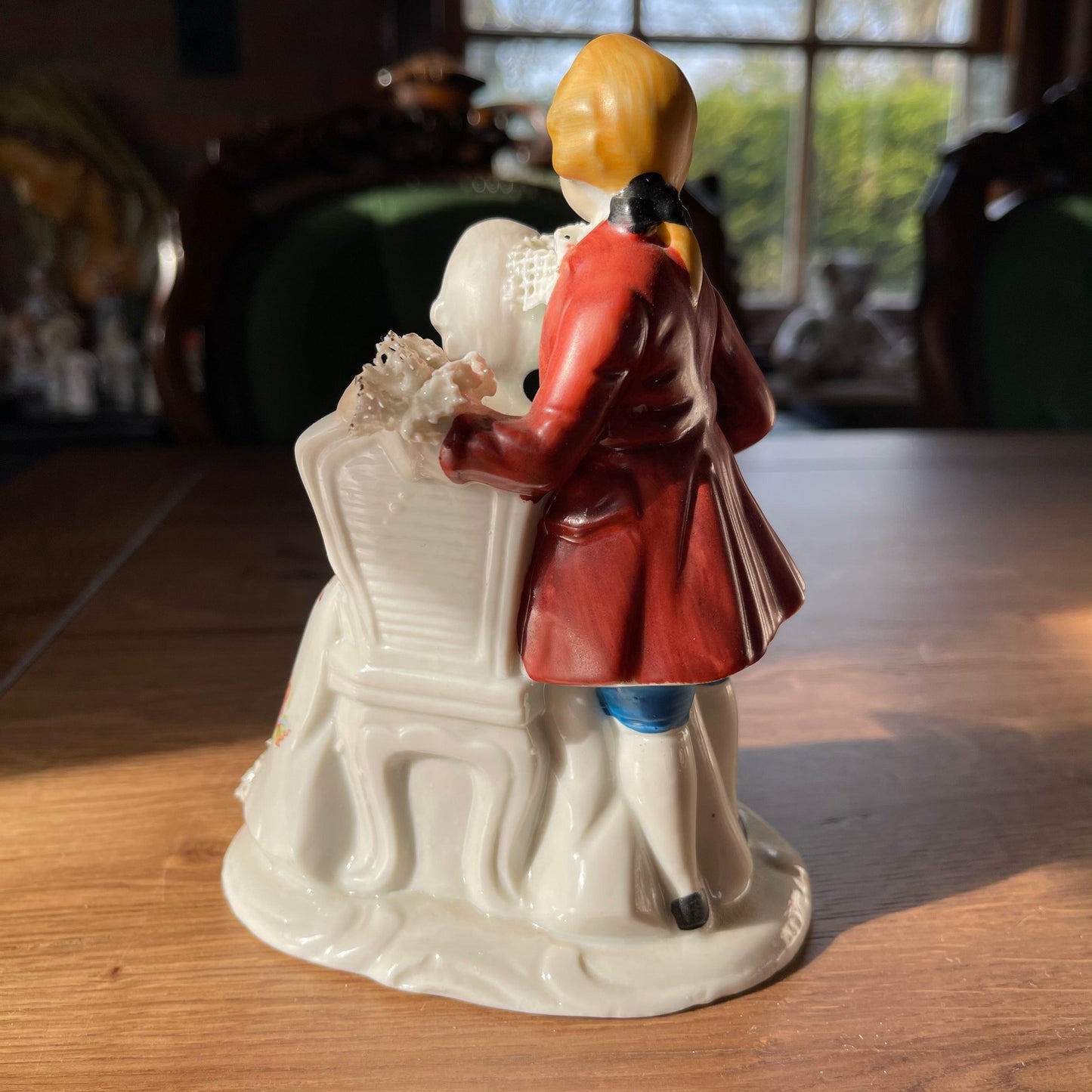 Porseleinen beeldje - Bamestra Curiosa