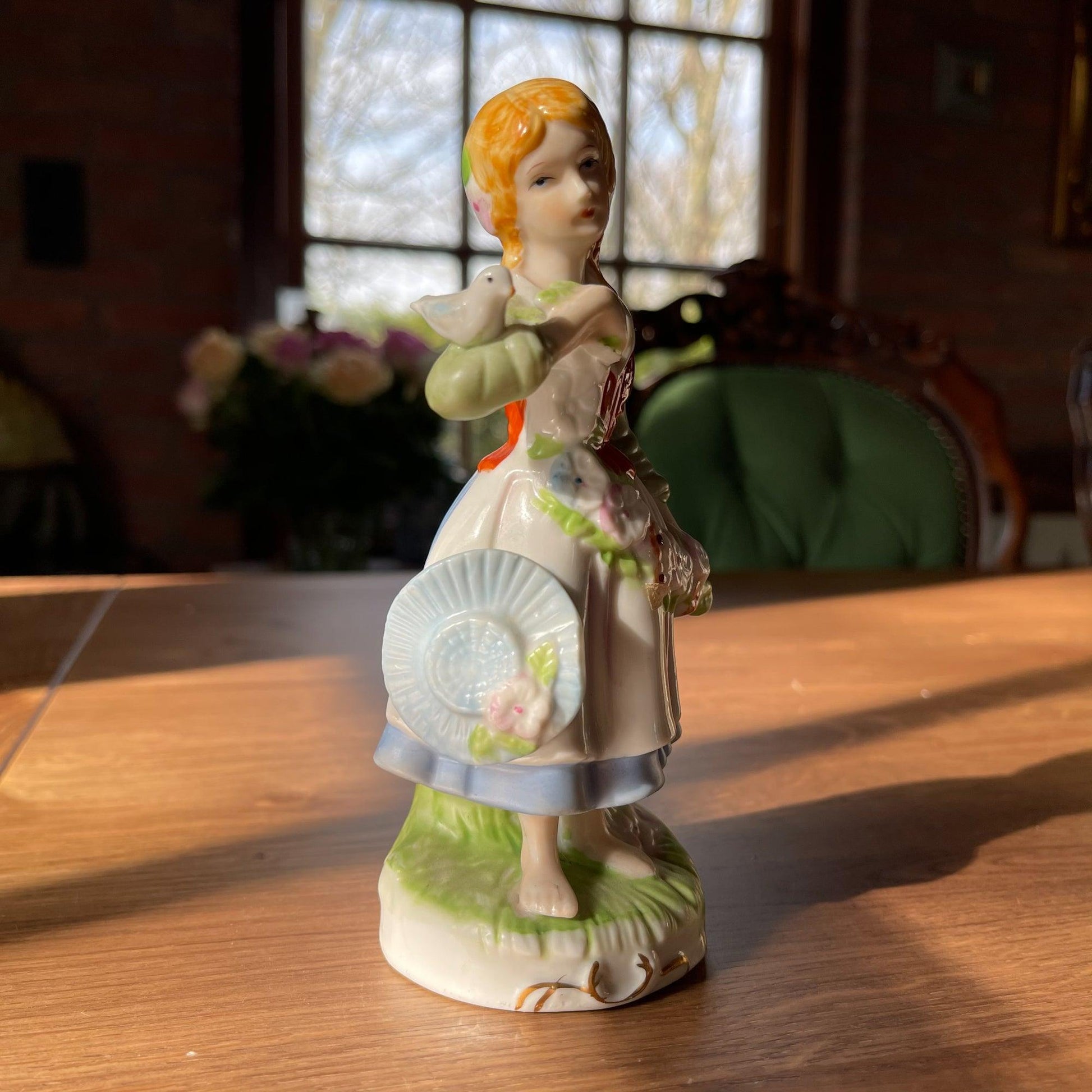 Porseleinen beeldje - Bamestra Curiosa