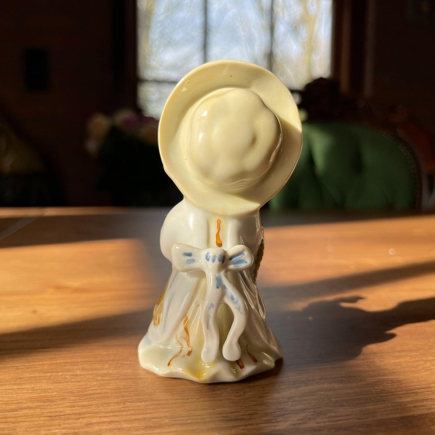 Porseleinen beeldje - Bamestra Curiosa