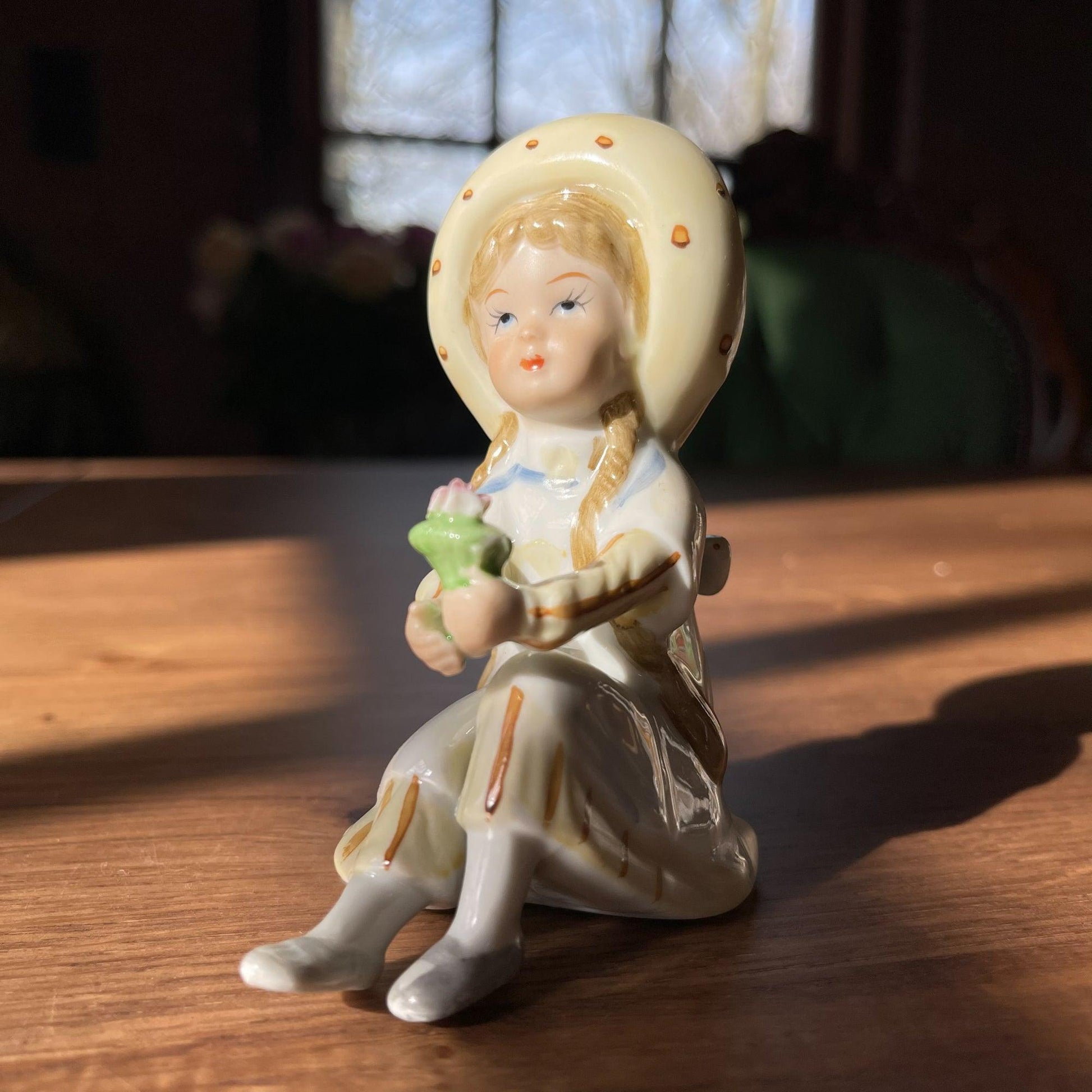 Porseleinen beeldje - Bamestra Curiosa