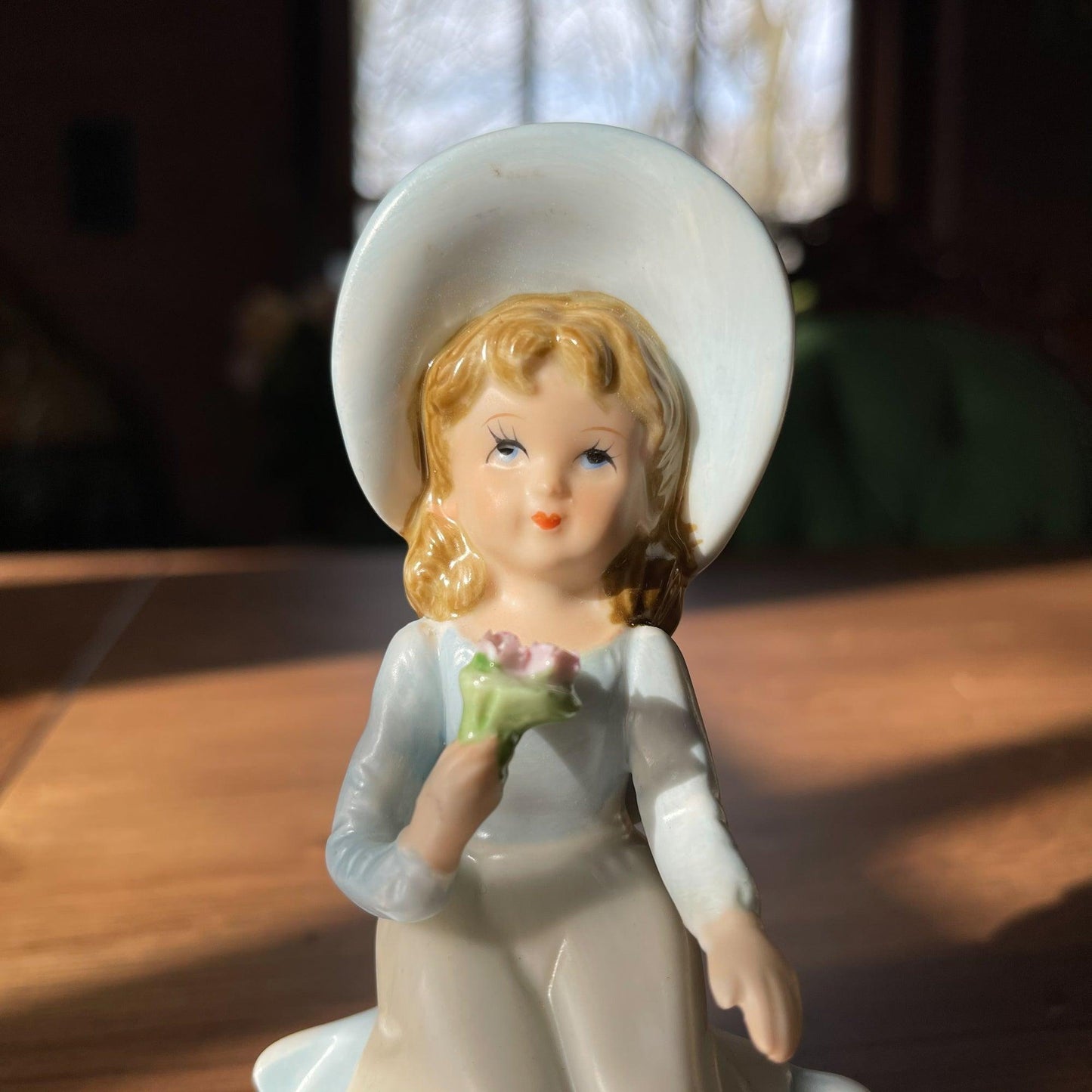 Porseleinen beeldje - Bamestra Curiosa