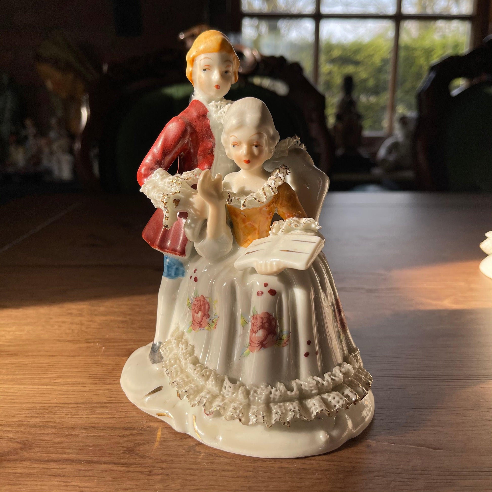 Porseleinen beeldje - Bamestra Curiosa