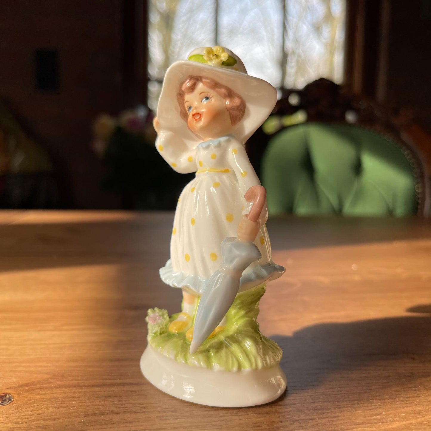 Porseleinen beeldje - Bamestra Curiosa