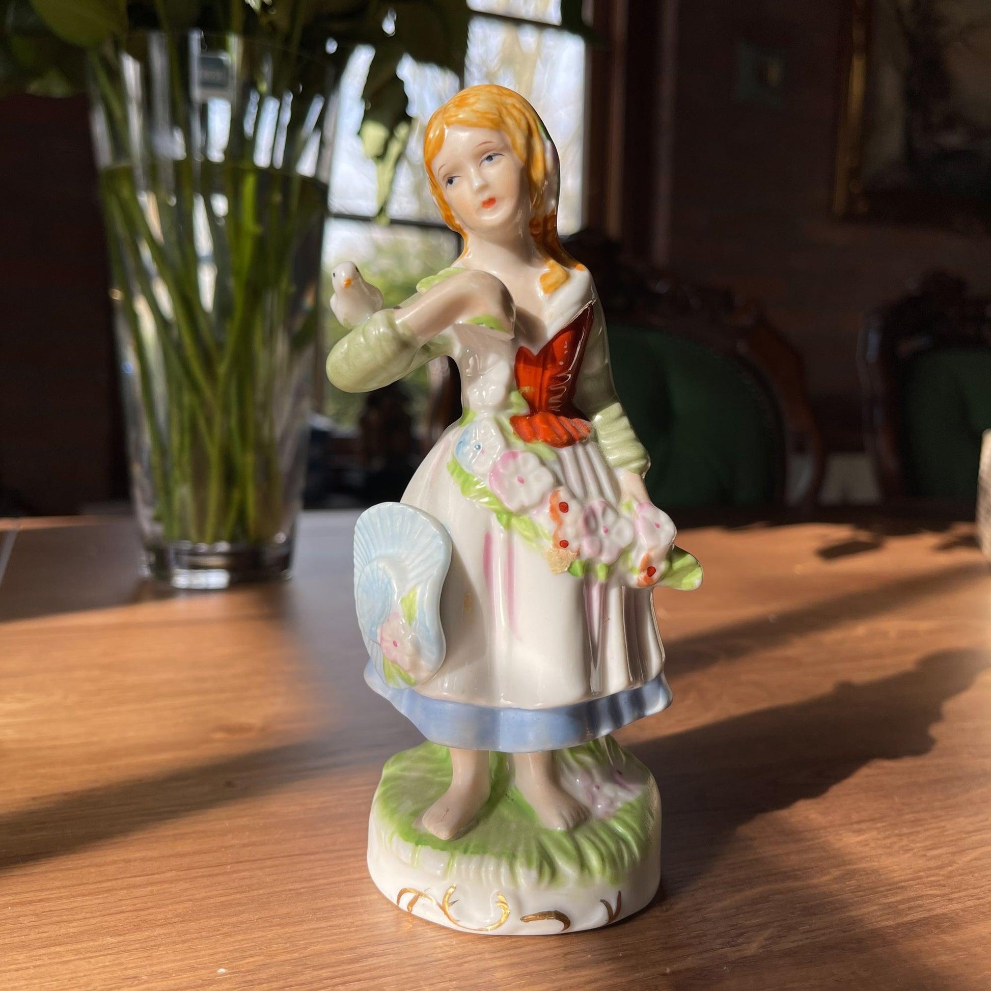 Porseleinen beeldje - Bamestra Curiosa