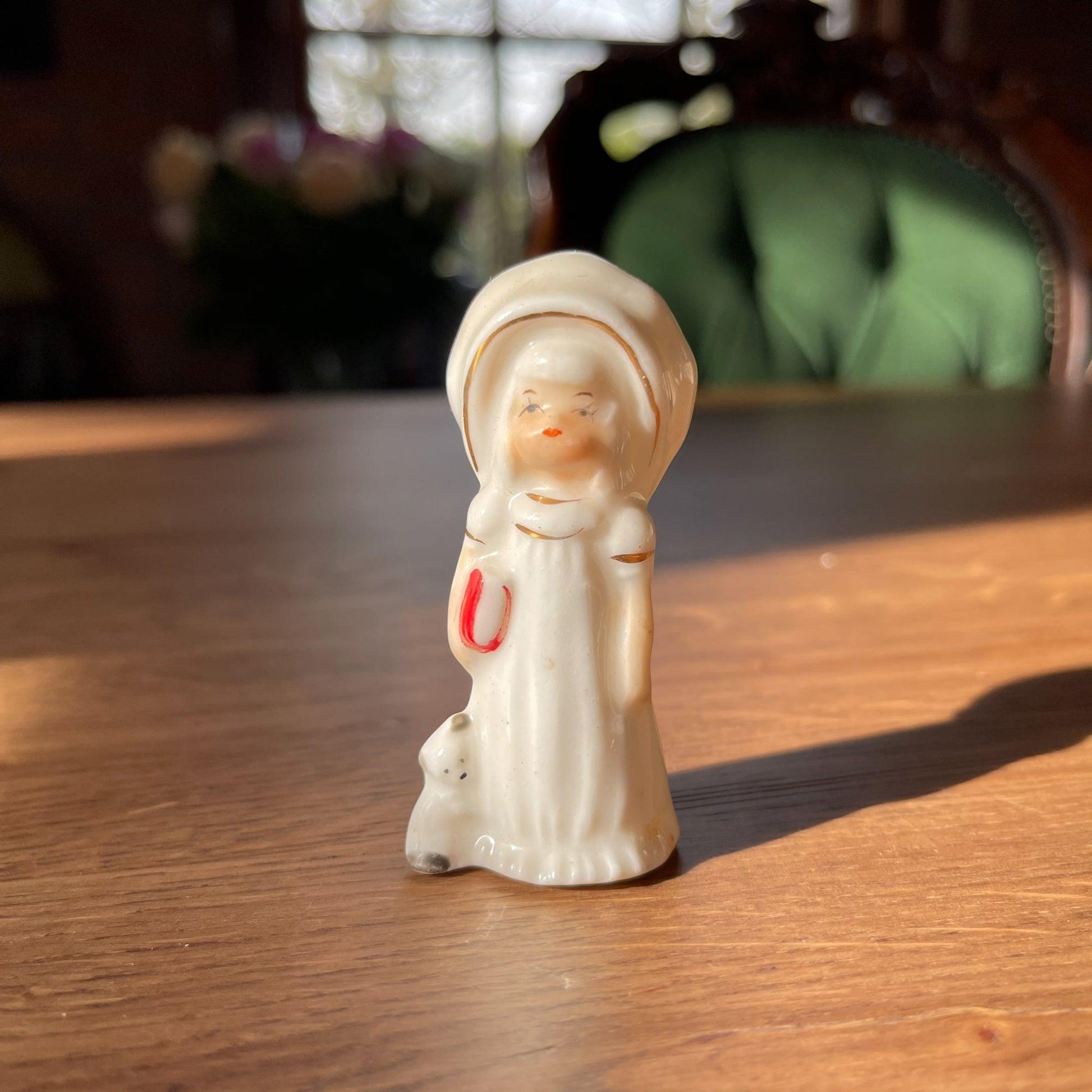 Porseleinen beeldje - Bamestra Curiosa