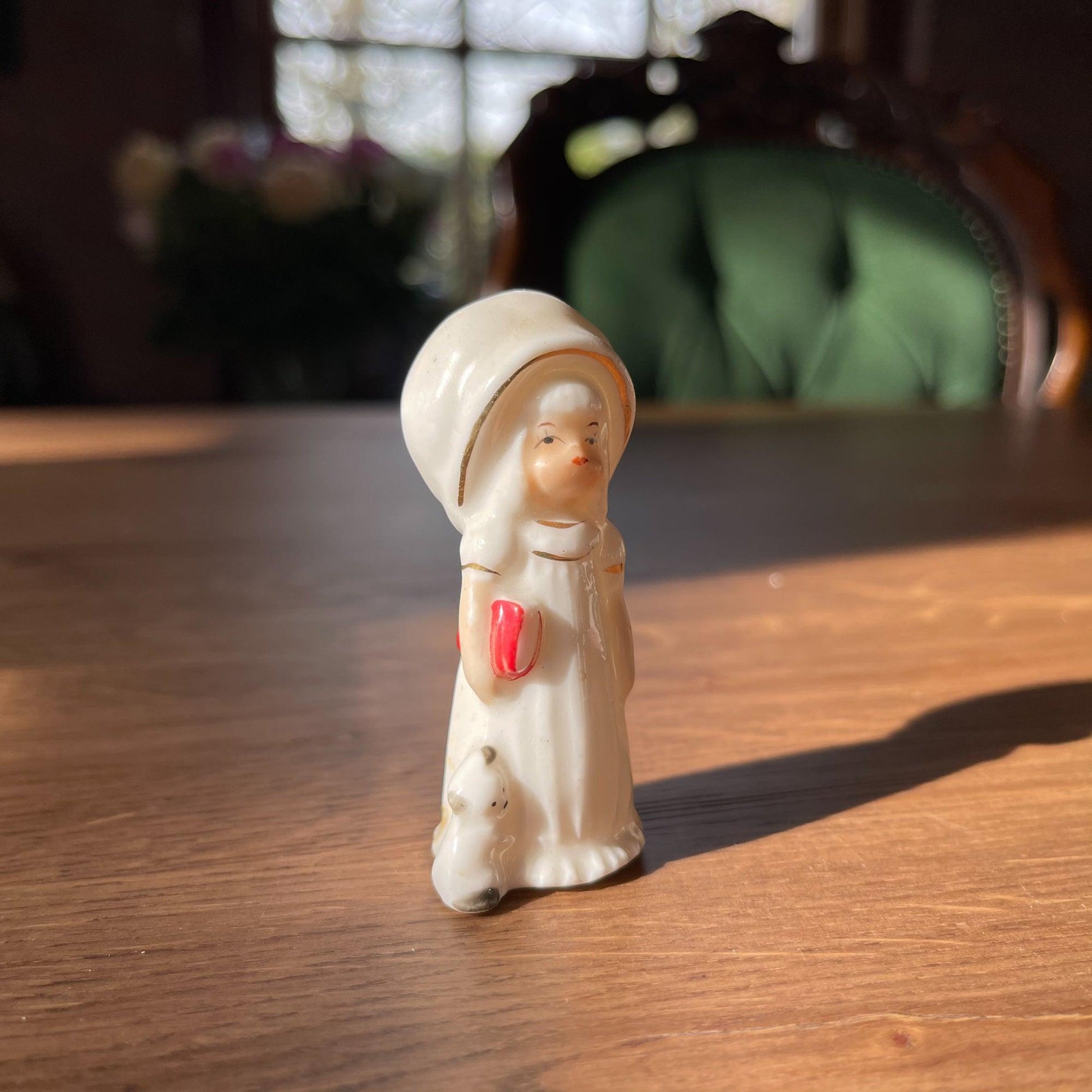 Porseleinen beeldje - Bamestra Curiosa