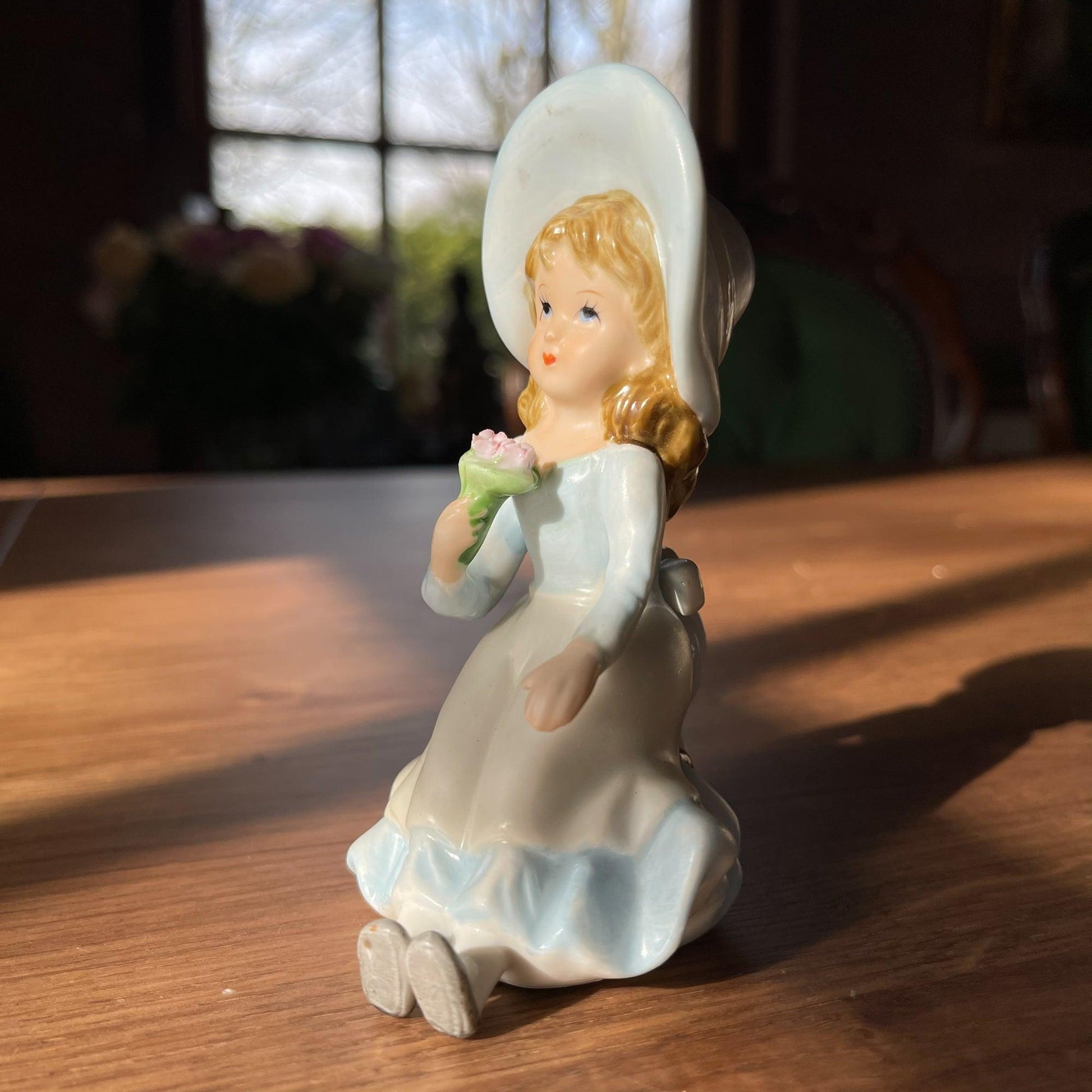 Porseleinen beeldje - Bamestra Curiosa