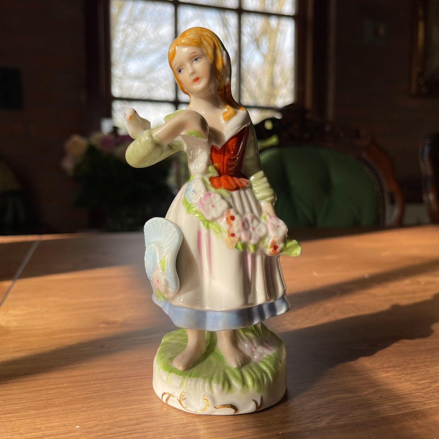 Porseleinen beeldje - Bamestra Curiosa