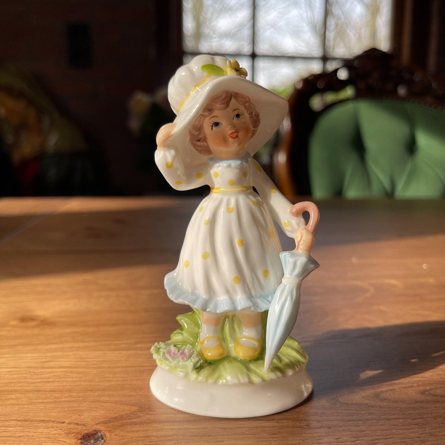 Porseleinen beeldje - Bamestra Curiosa