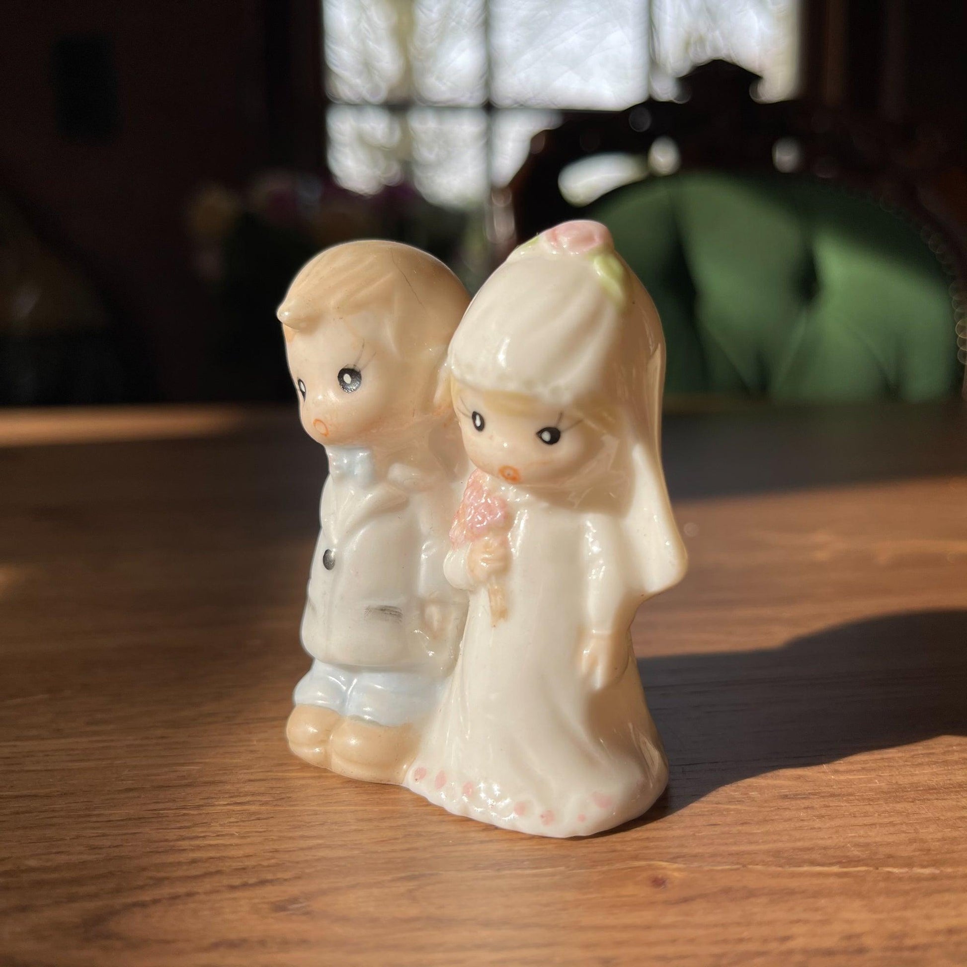 Porseleinen beeldje bruidje en bruidegom - Bamestra Curiosa