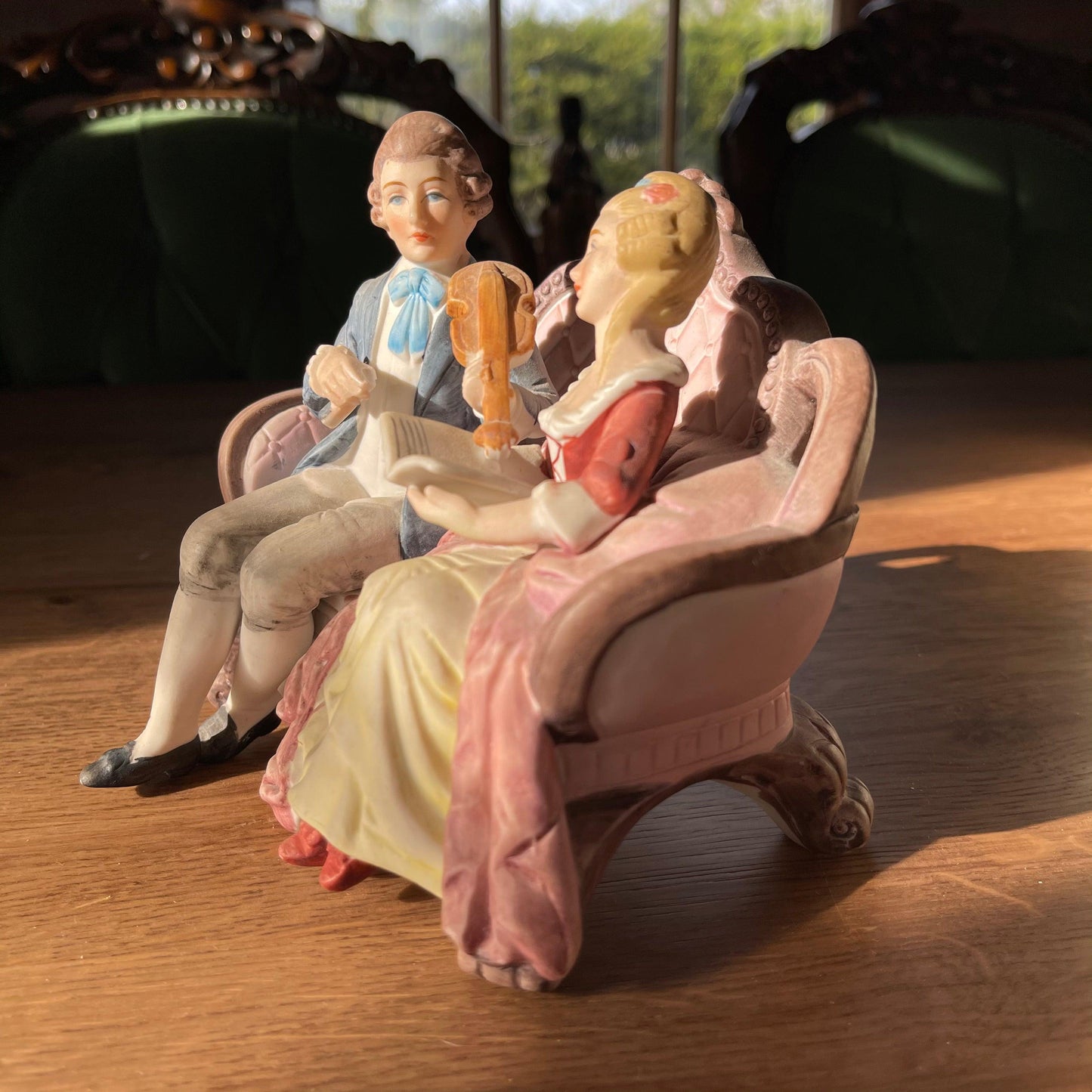 Porseleinen biscuit beeldje - Bamestra Curiosa