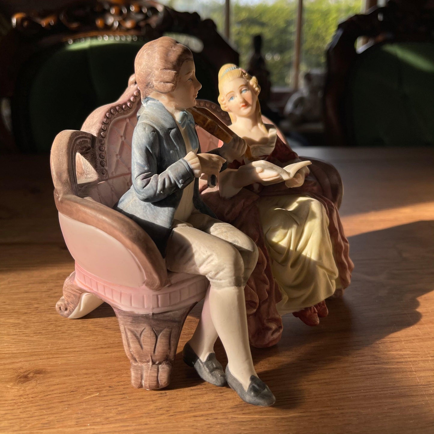 Porseleinen biscuit beeldje - Bamestra Curiosa