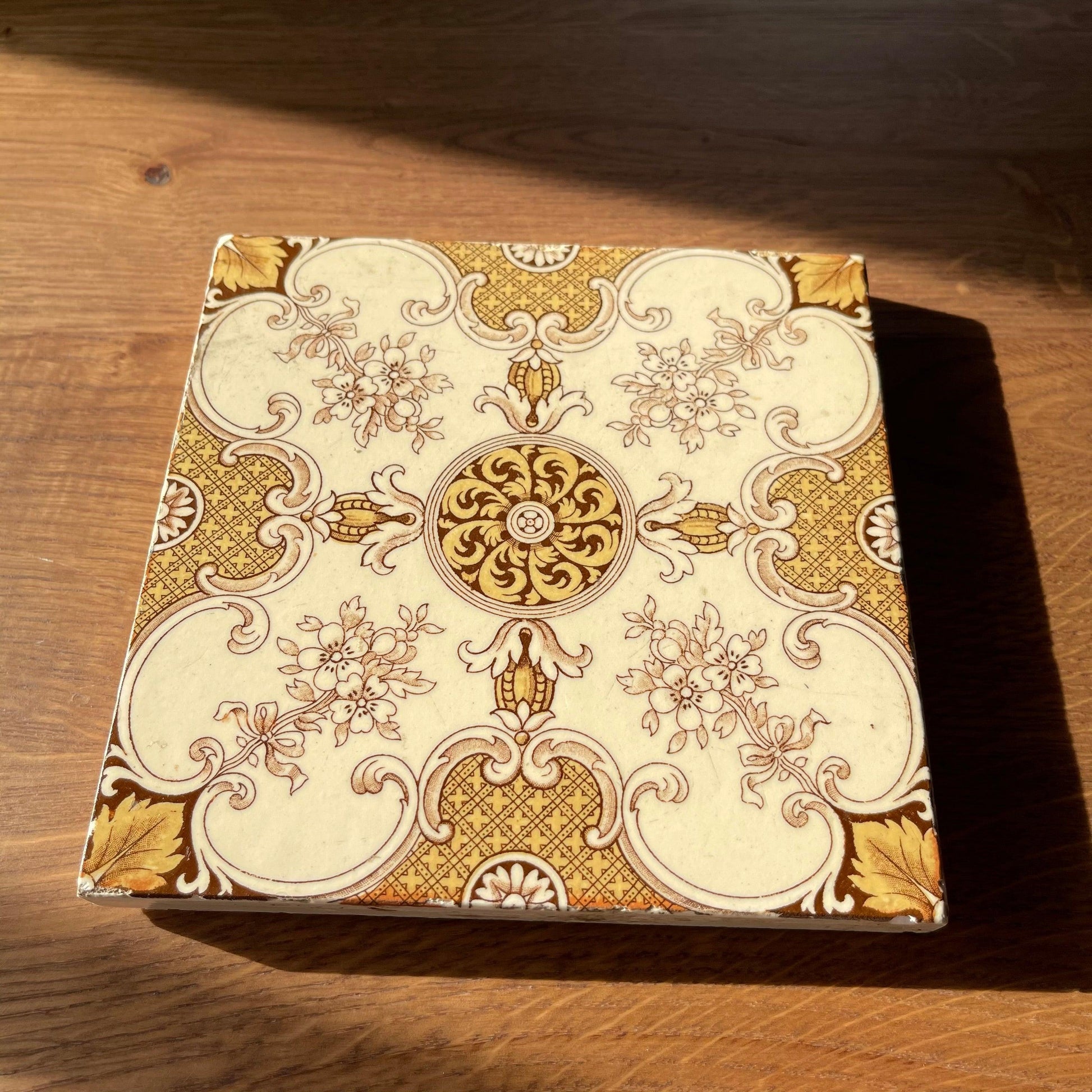 Prachtige art nouveau tegel Mintons Stoke on Trent - Bamestra Curiosa