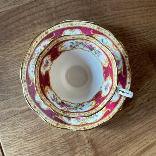 Royal Albert Kopje met schoteltje - Bamestra Curiosa