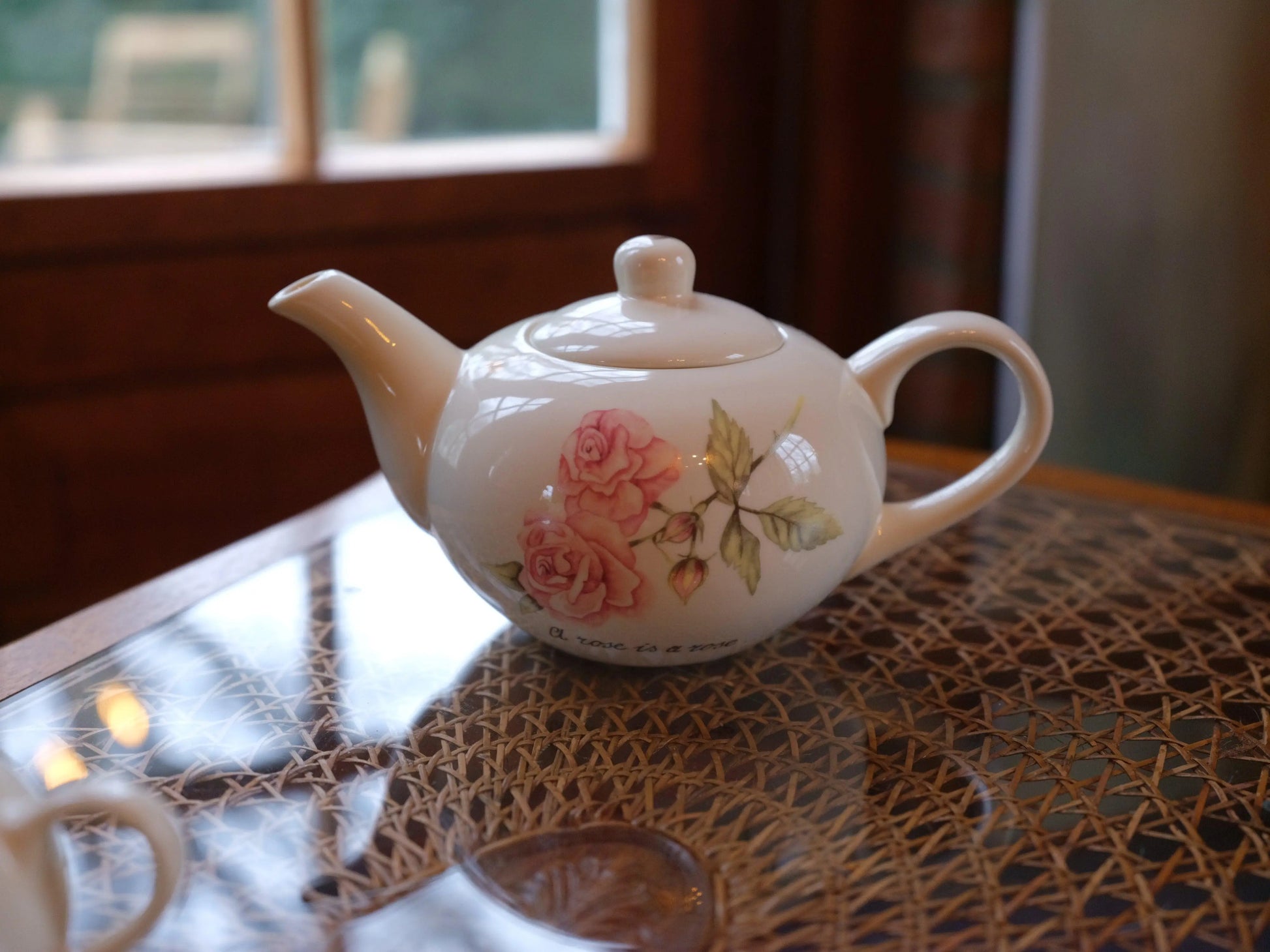 Thee servies The Rose - Bamestra Curiosa