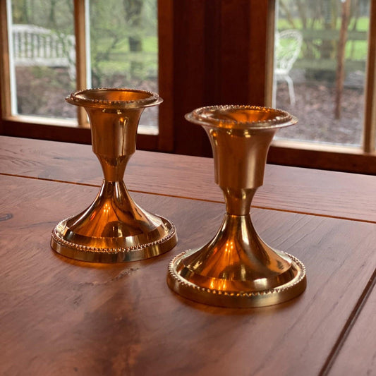 Twee kandelaars van koper - Bamestra Curiosa
