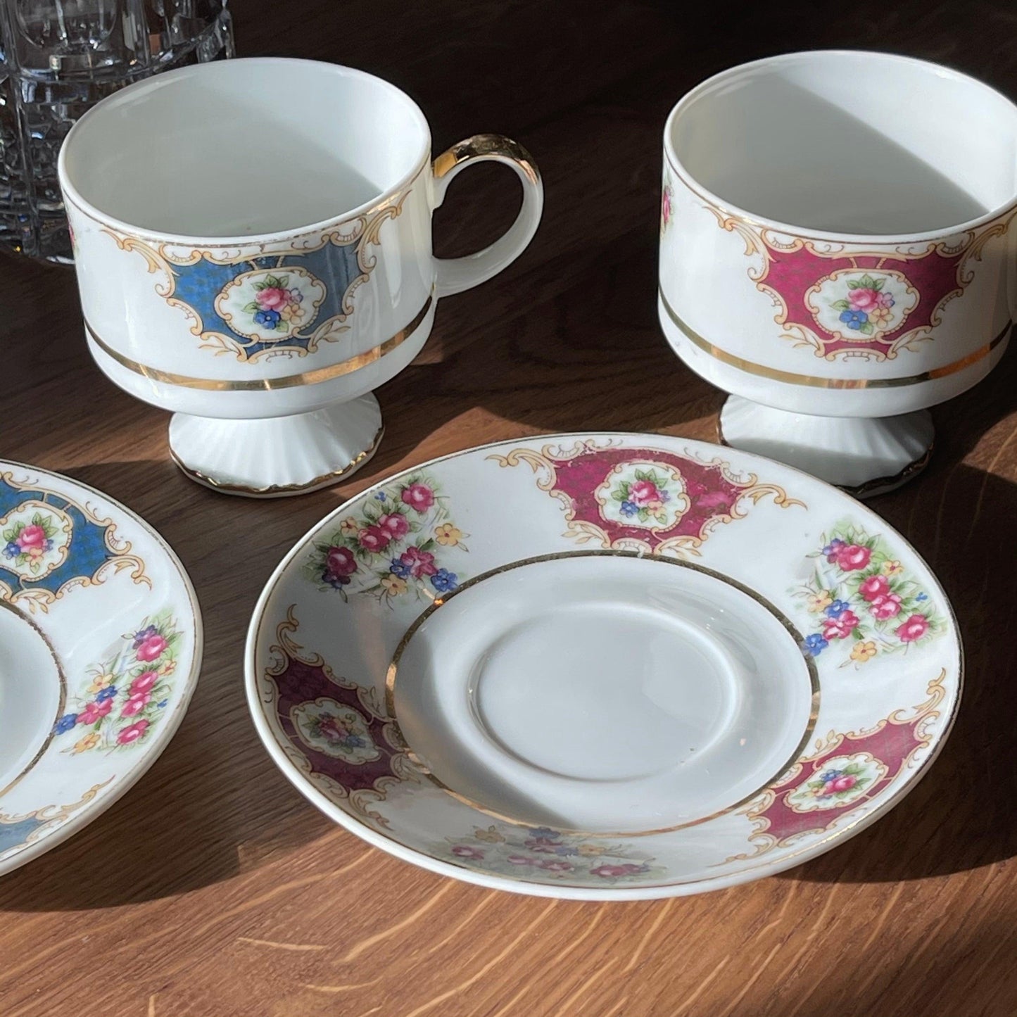 Twee kopjes met schoteltjes - Bamestra Curiosa