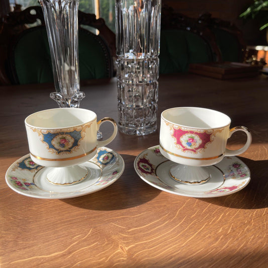 Twee kopjes met schoteltjes - Bamestra Curiosa