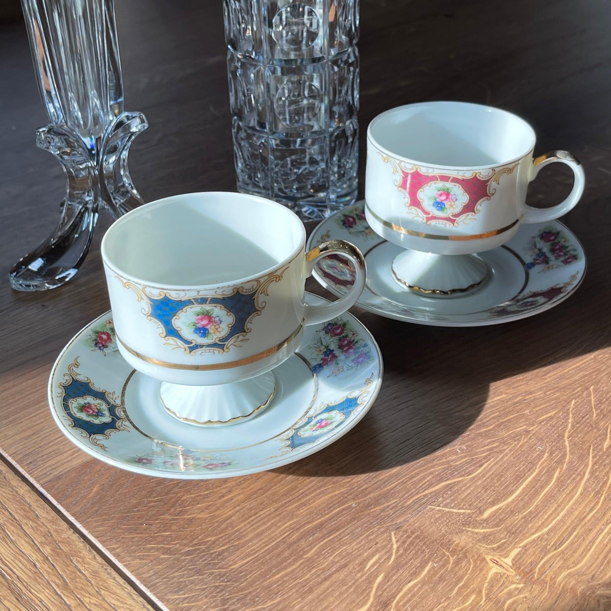 Twee kopjes met schoteltjes - Bamestra Curiosa