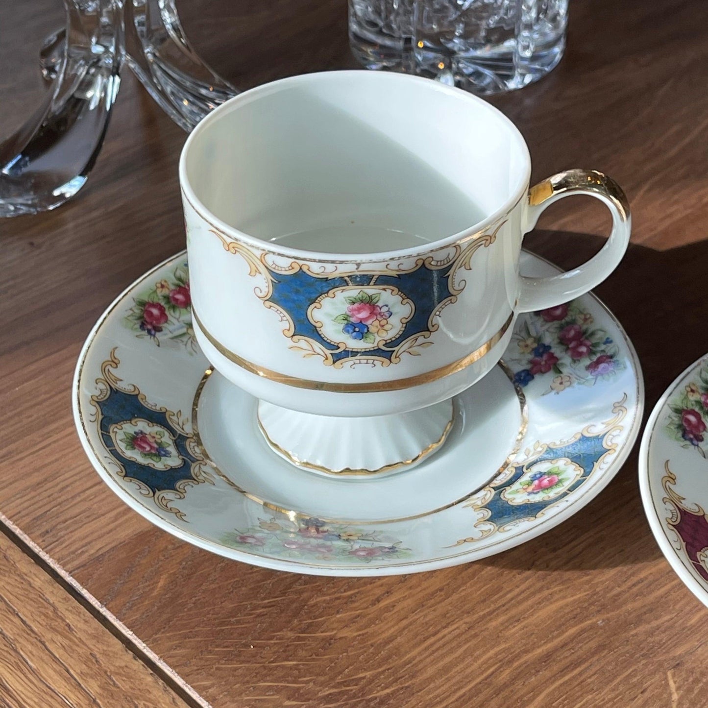 Twee kopjes met schoteltjes - Bamestra Curiosa