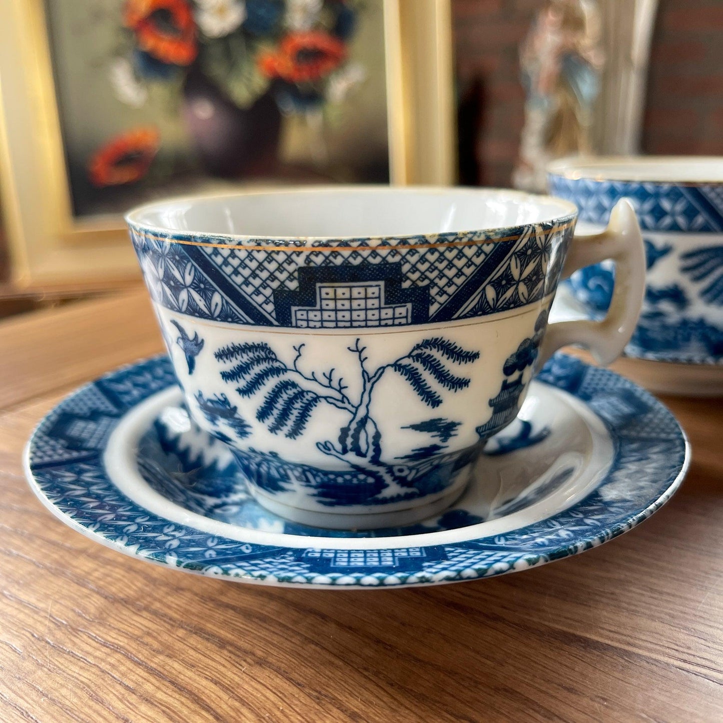 Twee kopjes met schoteltjes met Chinees motief - Bamestra Curiosa