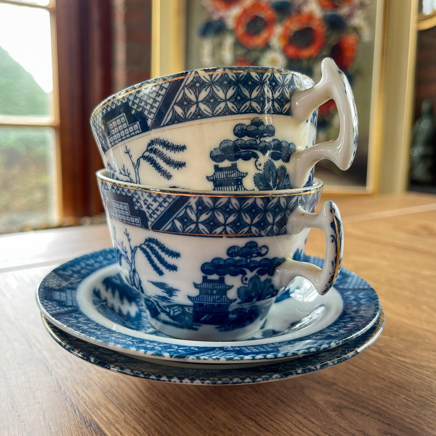 Twee kopjes met schoteltjes met Chinees motief - Bamestra Curiosa