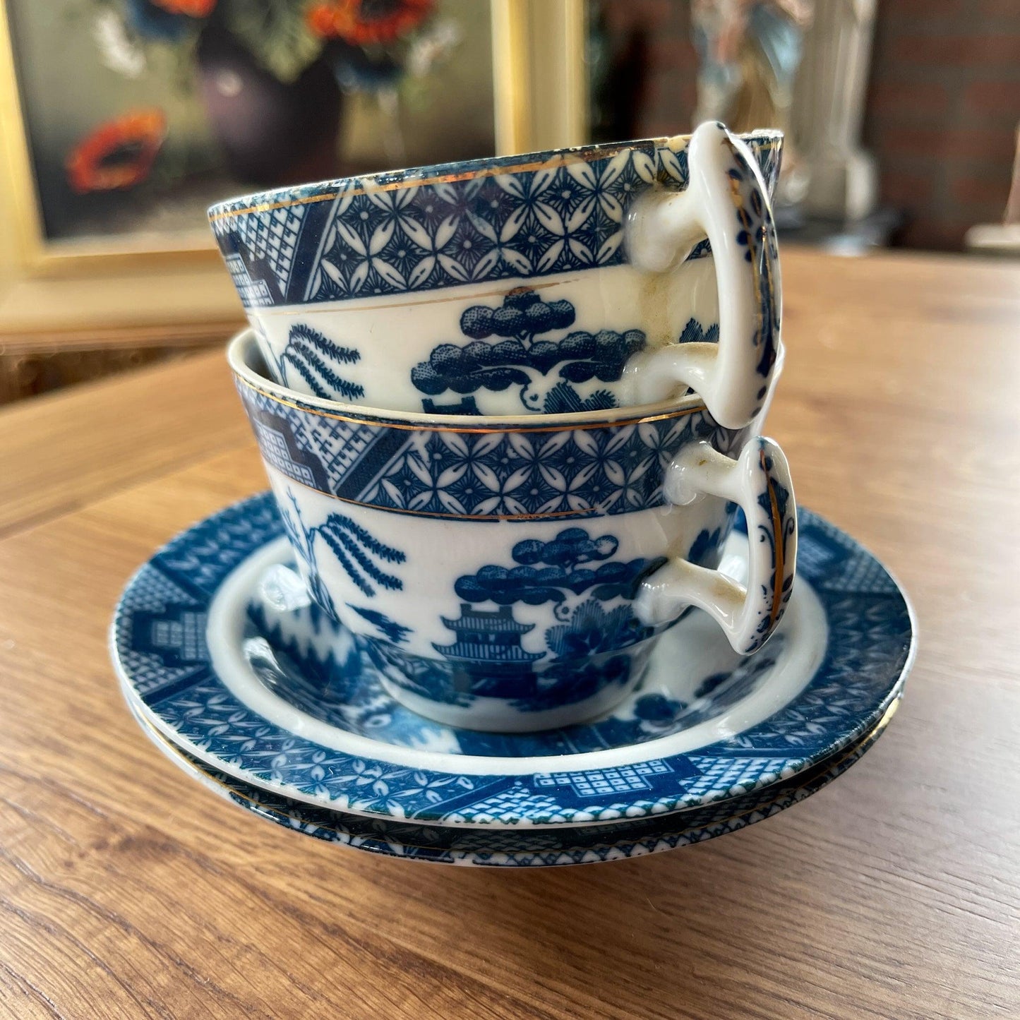 Twee kopjes met schoteltjes met Chinees motief - Bamestra Curiosa