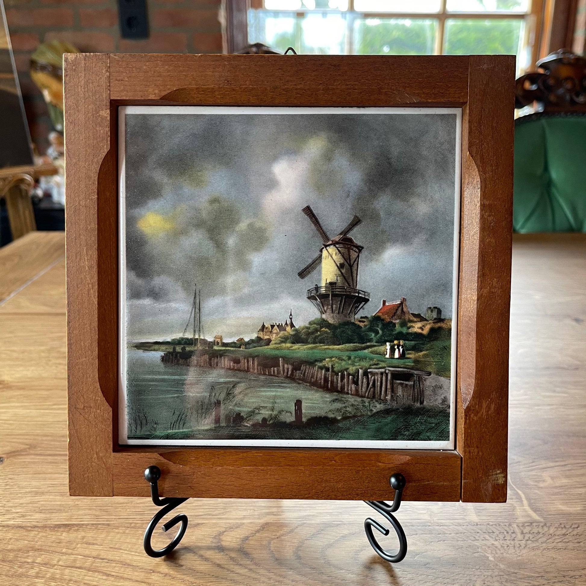 Twee wandtegels in houten lijst - Bamestra Curiosa