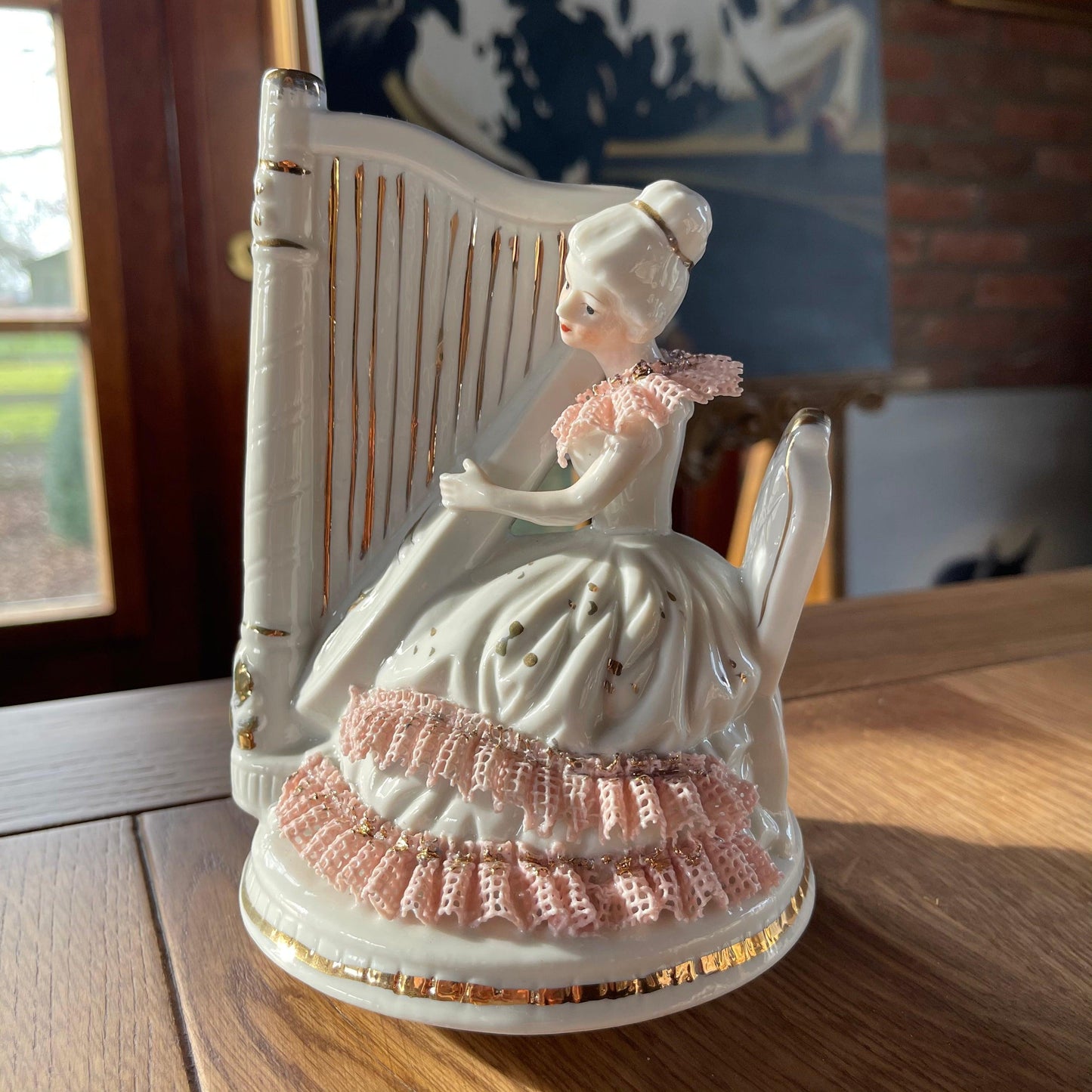 Vintage porseleinen beeldje met muziek - Bamestra Curiosa