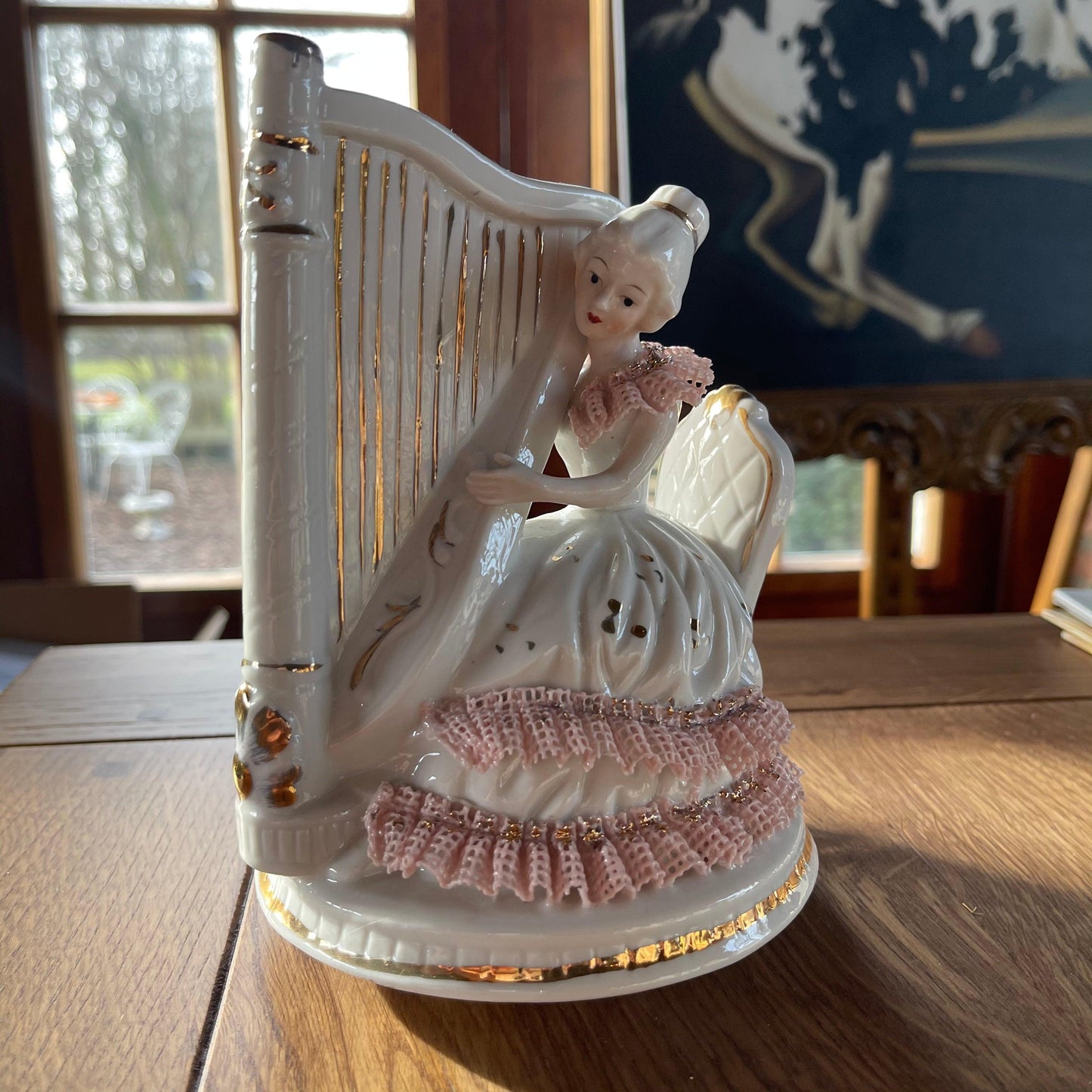 Vintage porseleinen beeldje met muziek - Bamestra Curiosa