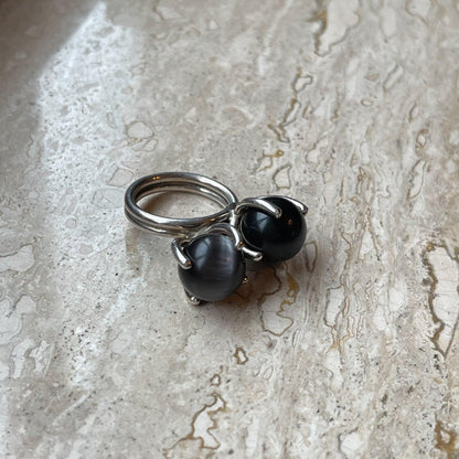 Zilveren ring met Glazen bolletjes van Wim Lammers - Bamestra Curiosa