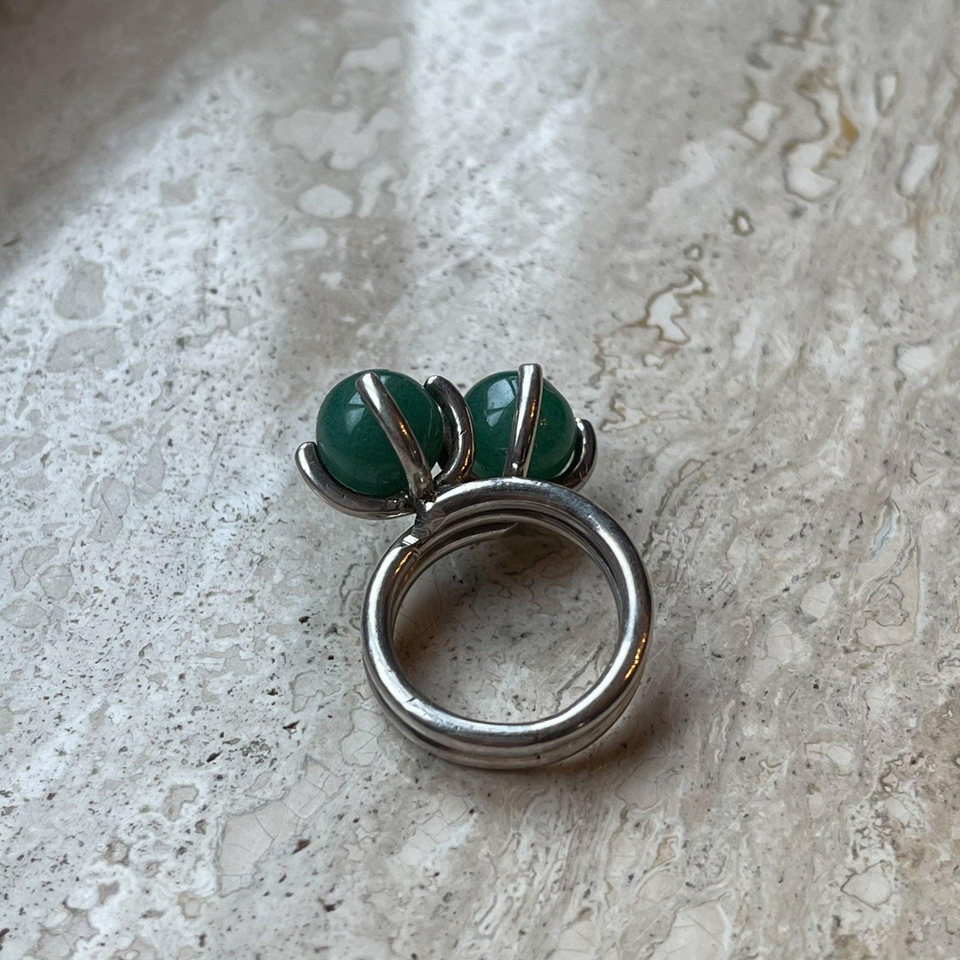 Zilveren ring met groen glas van Wim Lammers - Bamestra Curiosa