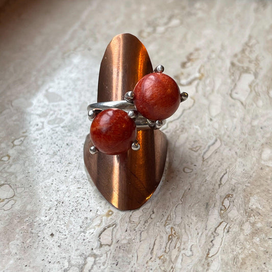 Zilveren ring met koraal van Wim Lammers - Bamestra Curiosa