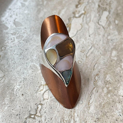 Zilveren ring met parelmoer van Wim Lammers - Bamestra Curiosa