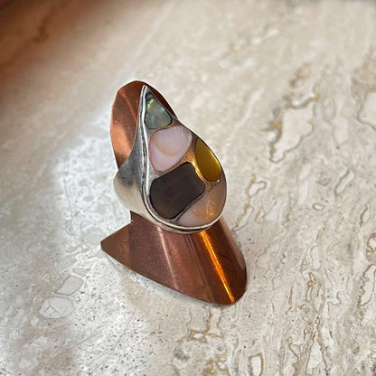 Zilveren ring met parelmoer van Wim Lammers - Bamestra Curiosa