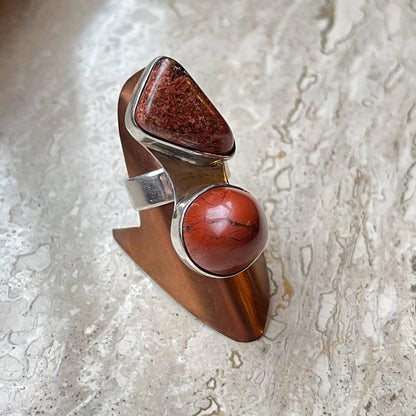 Zilveren ring met rode opaal van Wim Lammers - Bamestra Curiosa