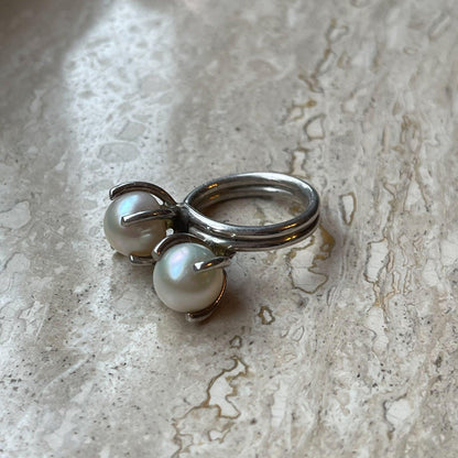 Zilveren ring met zoetwater parels van Wim Lammers - Bamestra Curiosa