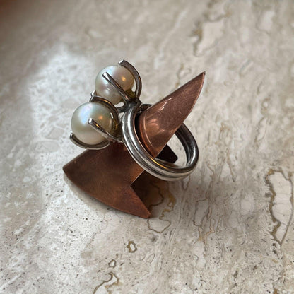 Zilveren ring met zoetwater parels van Wim Lammers - Bamestra Curiosa