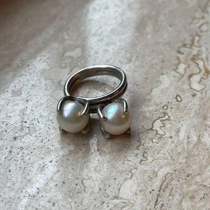 Zilveren ring met zoetwater parels van Wim Lammers - Bamestra Curiosa