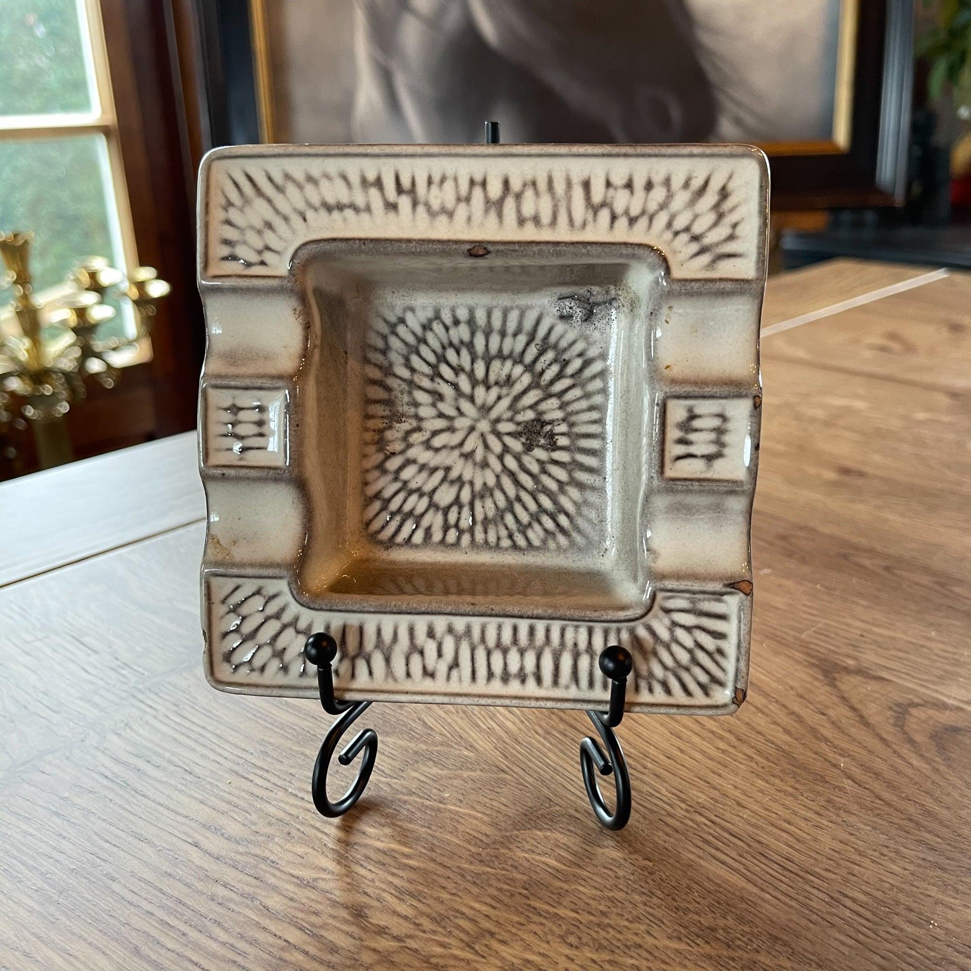 Aardewerk asbak - The Collectionist