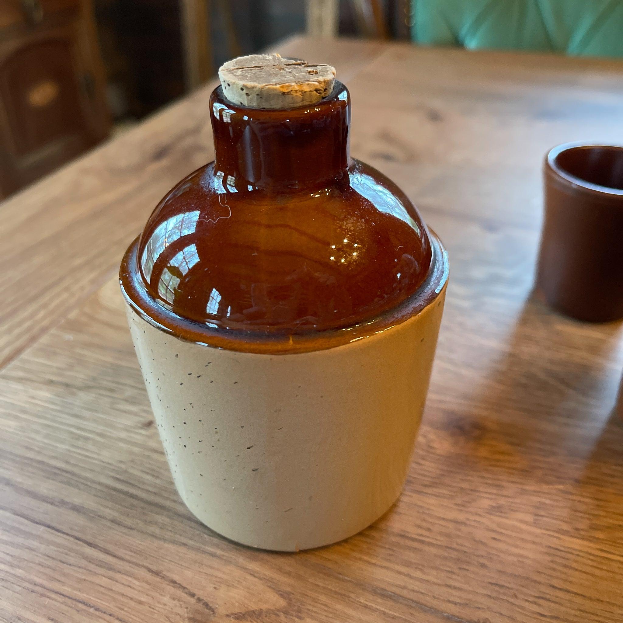 Aardewerk kruikje met 4 aardewerk bekertjes - The Collectionist