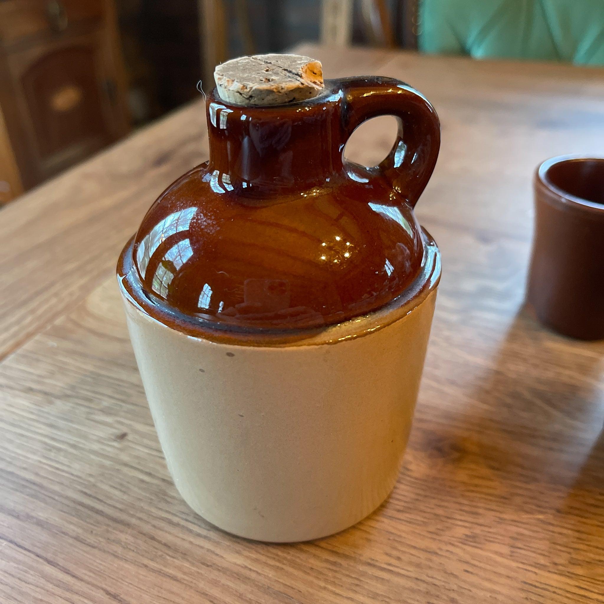 Aardewerk kruikje met 4 aardewerk bekertjes - Bamestra Curiosa