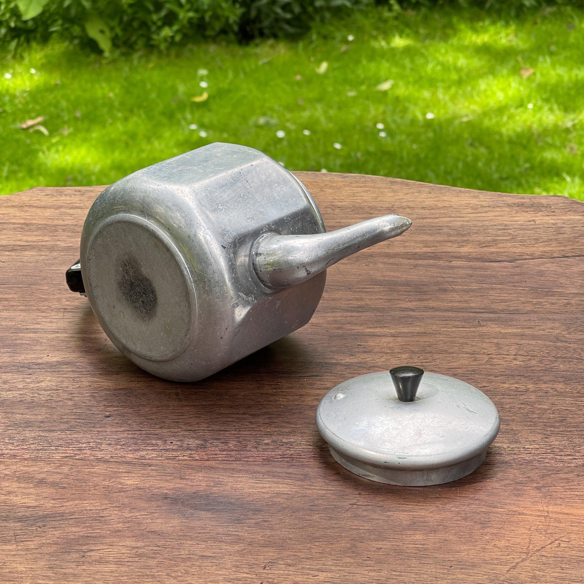 Aluminium thee / koffie pot - Bamestra Curiosa