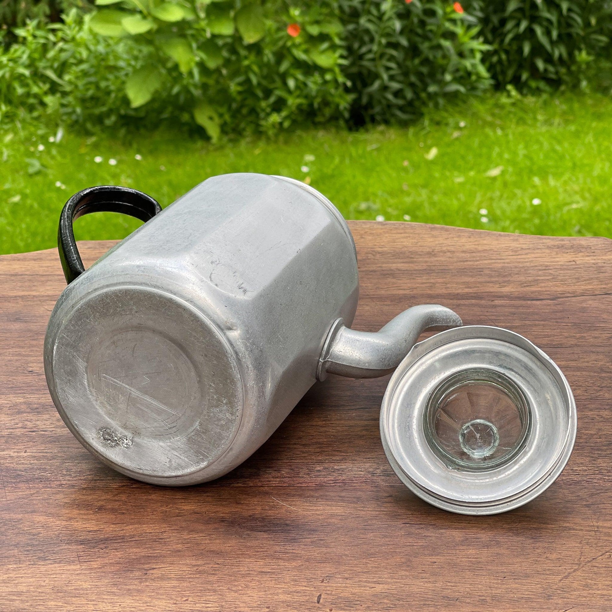 Aluminium thee / koffiepot - Bamestra Curiosa