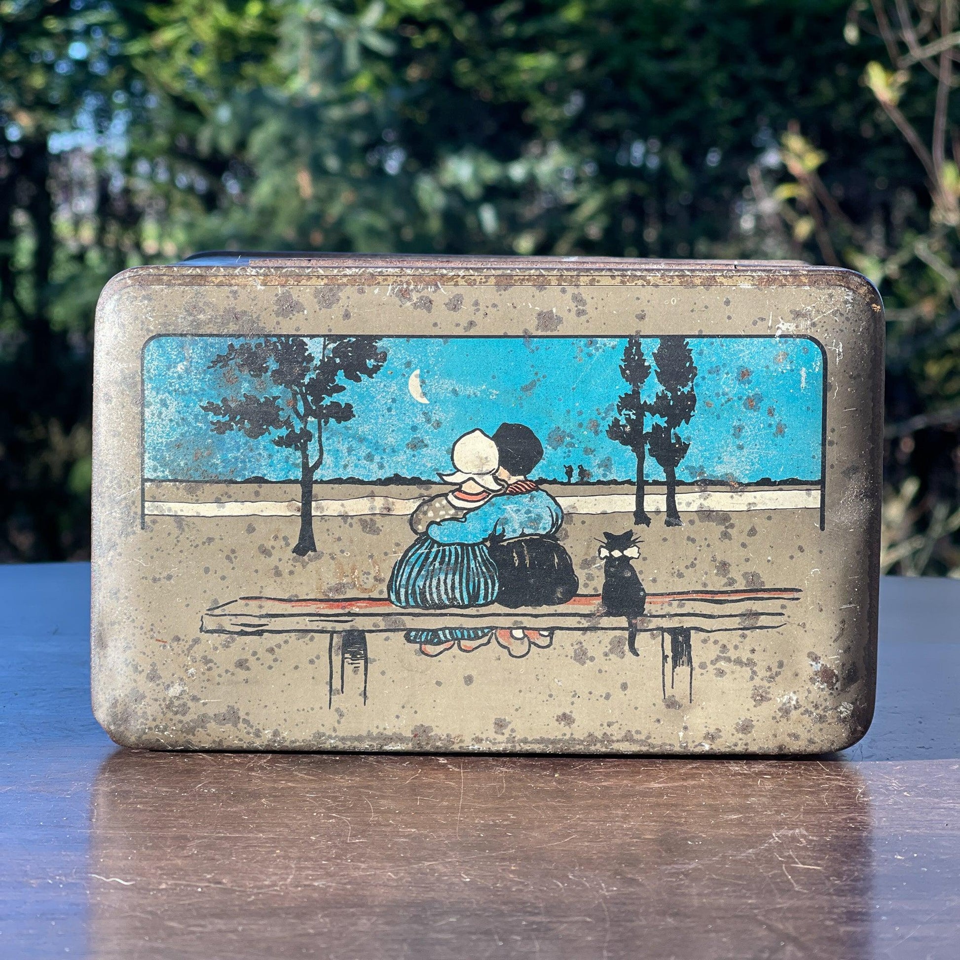 Antiek blik met kinderen in klederdracht - Bamestra Curiosa