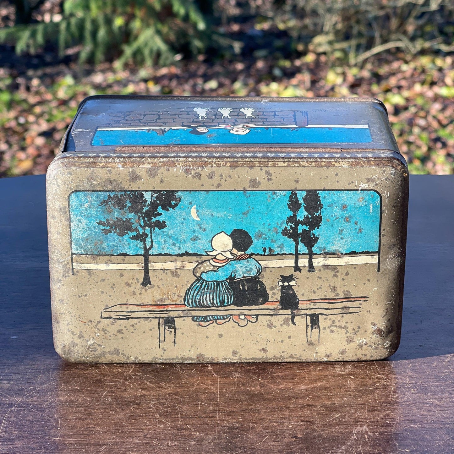 Antiek blik met kinderen in klederdracht - Bamestra Curiosa