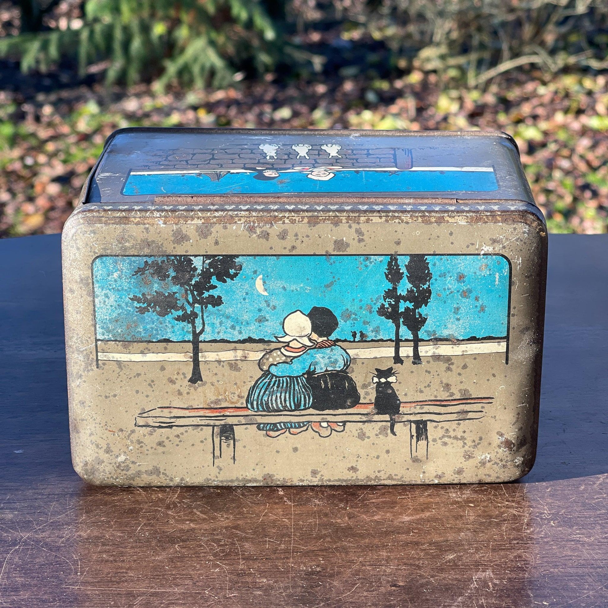 Antiek blik met kinderen in klederdracht - Bamestra Curiosa