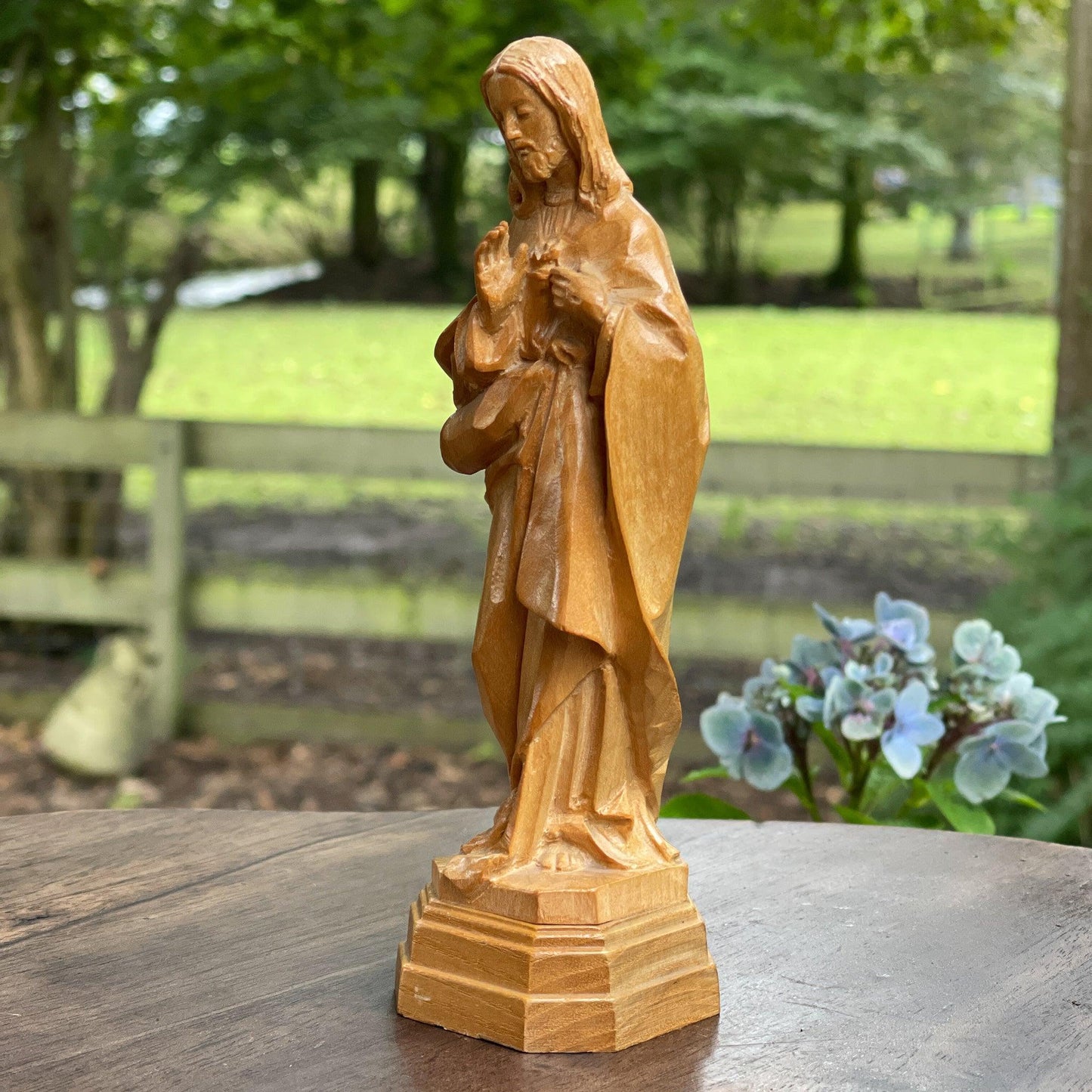 Antiek houtsnijwerk Jezus - Bamestra Curiosa