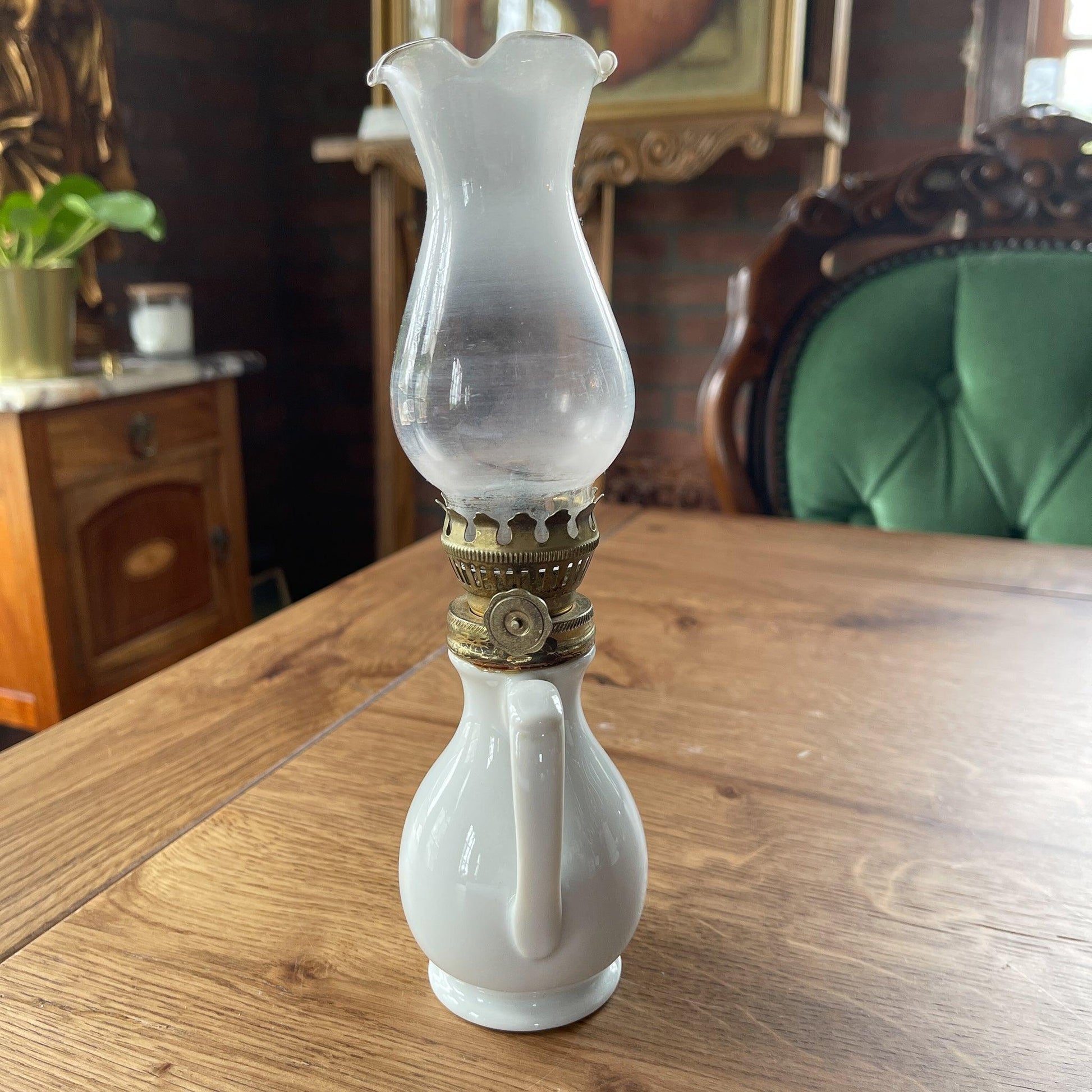 Antiek wit porseleinen olielamp theepotje - Bamestra Curiosa