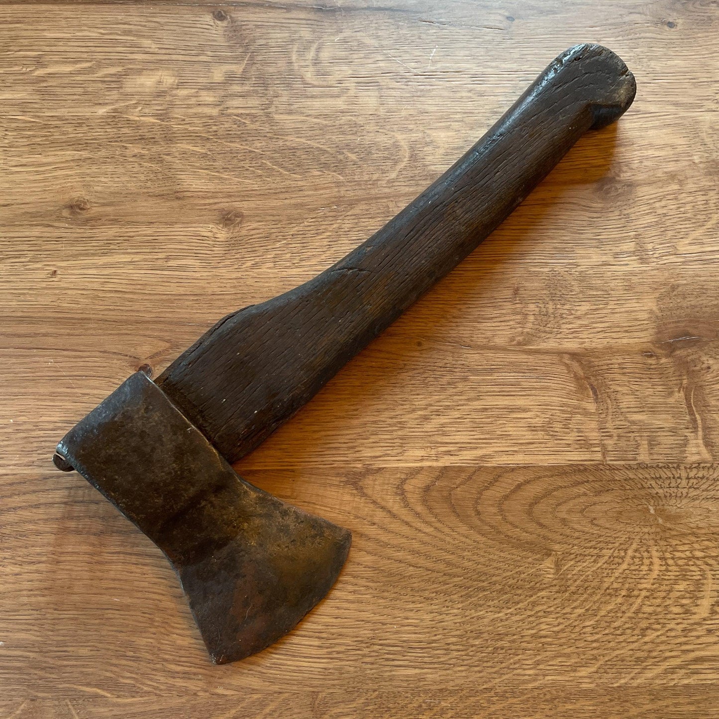 Antieke bijl - Bamestra Curiosa